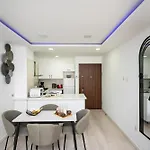 Lazuli & Pool 501 Apartment *
