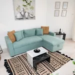 Lazuli & Pool 501 Apartment