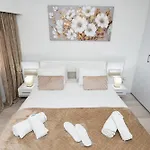 Apartment Lazuli & Pool 501 Larnaca