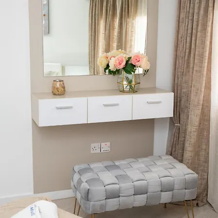 Lazuli & Pool 501 Ларнака