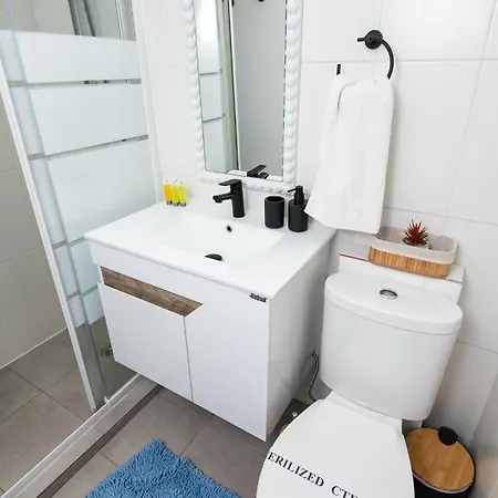 Lazuli & Pool 501 Ларнака