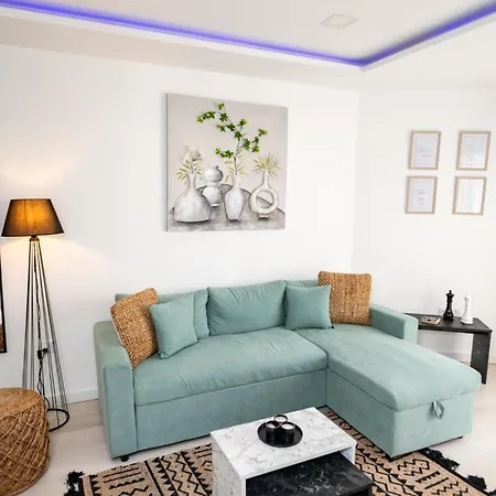 Lazuli & Pool 501 * Ларнака