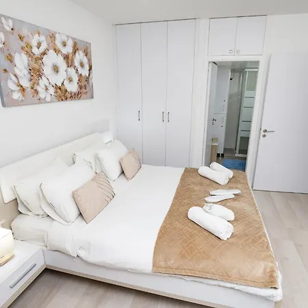 Lazuli & Pool 501 * Ларнака