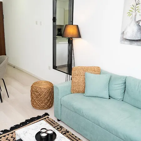 Lazuli & Pool 501 Ларнака