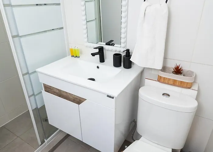 Lazuli & Pool 501 Λάρνακα