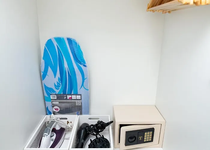 Lazuli & Pool 501 Λάρνακα