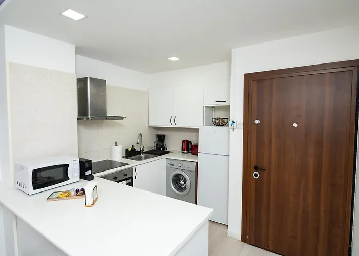 Lazuli & Pool 501 * Λάρνακα