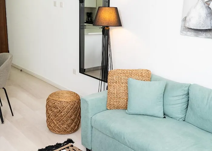 Lazuli & Pool 501 Λάρνακα