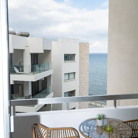 Lazuli & Pool 501 Apartment