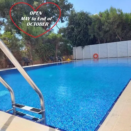 Lazuli & Pool 501 Apartment Larnaca