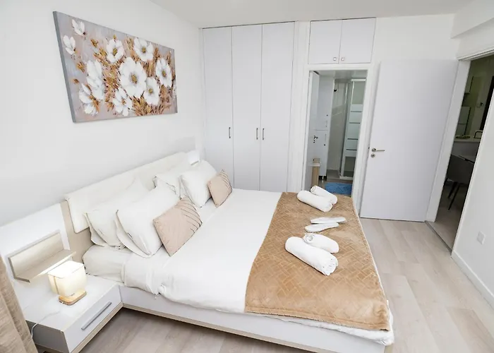 Lazuli Beach&pool 501 * Larnaca